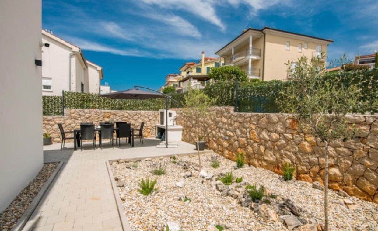 Apartments Solis Lacus Penthouse Njivice Luaran gambar
